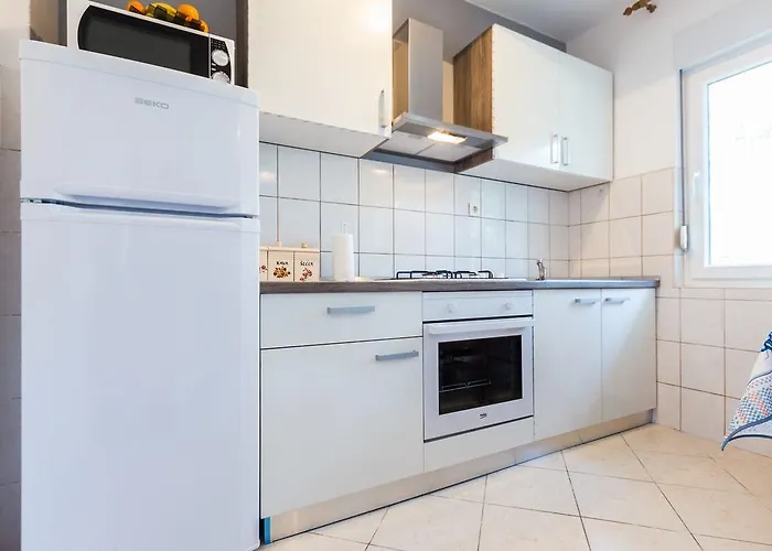 Spacious Borik & Parking Apartman