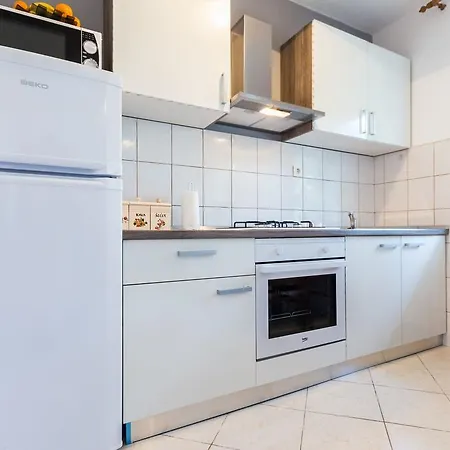 Spacious Borik & Parking Apartment